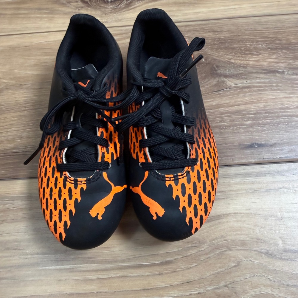 Puma Soccer Cleats Orange Black Kids Youth Turf Soccer Shoes size 12.5